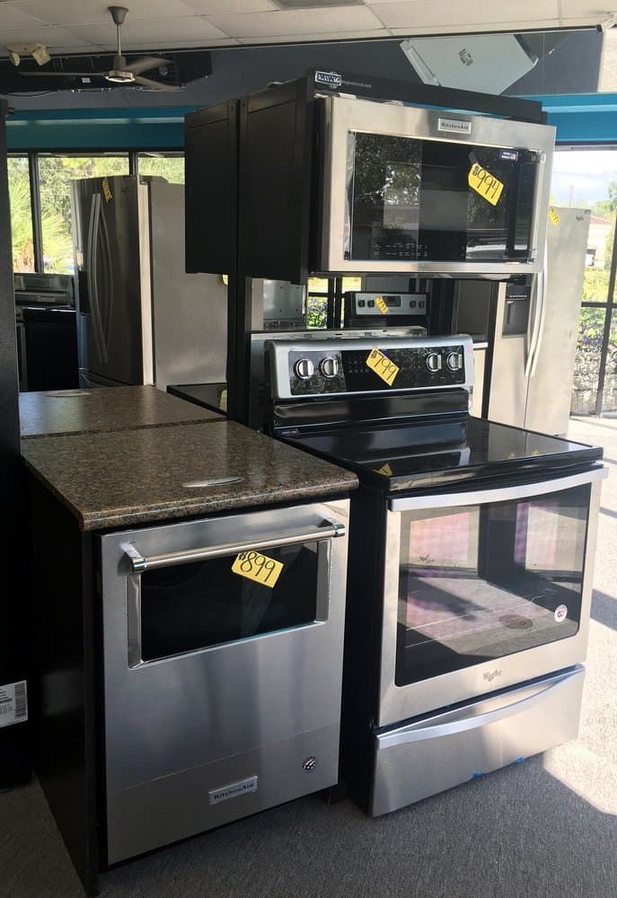 Premium KitchenAid and Whirlpool kitchen displays